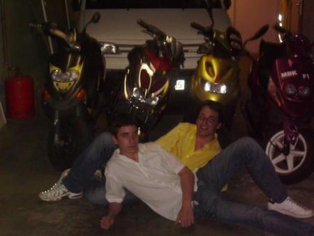 Rhum'1 Et MaX devant les Scoots ! DE gauche à Droite: Stalker 80-85 km/h de SB apres Nitro Chrome De Max 90-95 km/h  apres PoOop-Corn de Joe 60 km/h et L RocKt De Rom'1 70-75